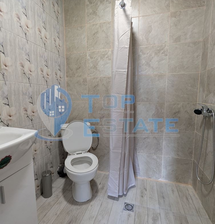 Двуетажна реновирана тухлена къща на центъра на село Поликраище, област Велико Търново - 0