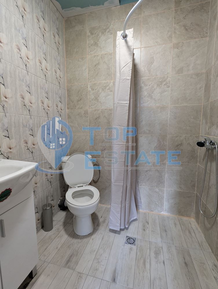 Двуетажна реновирана тухлена къща на центъра на село Поликраище, област Велико Търново - 0