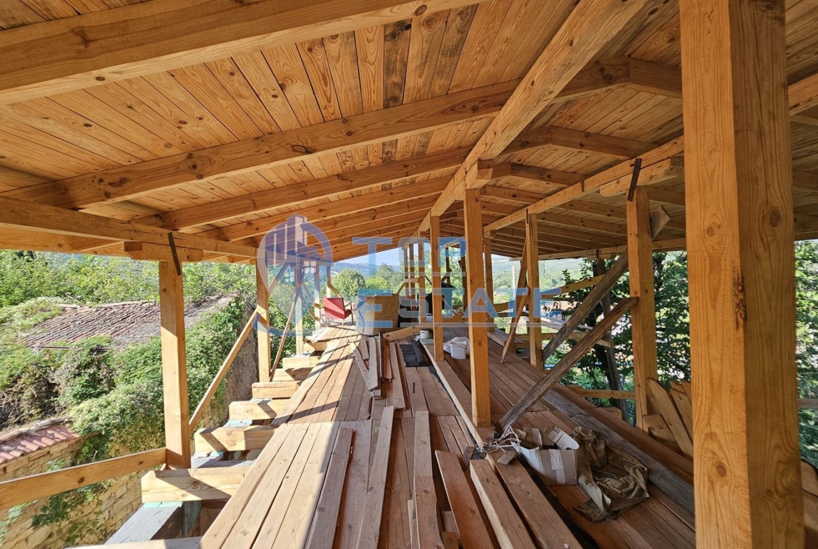 Къща с голям двор в село Горско Косово до язовир Александър Стамболийски - 0