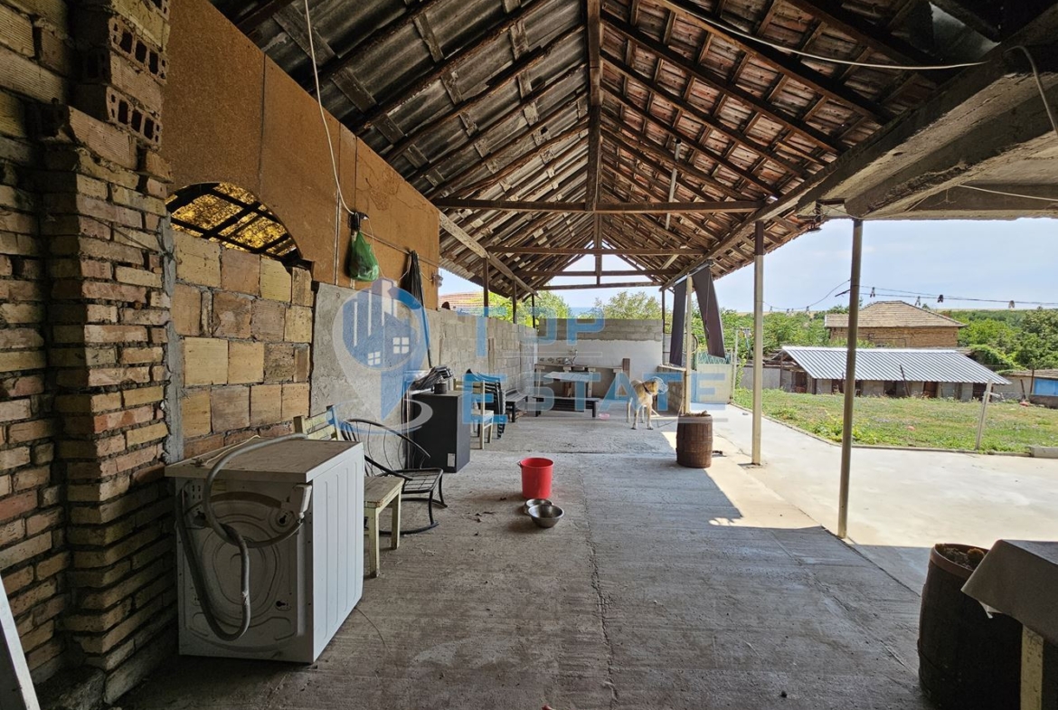 Двуетажна обзаведена и ремонтирана къща с три спални в село Страхилово, област Велико Търново - 0