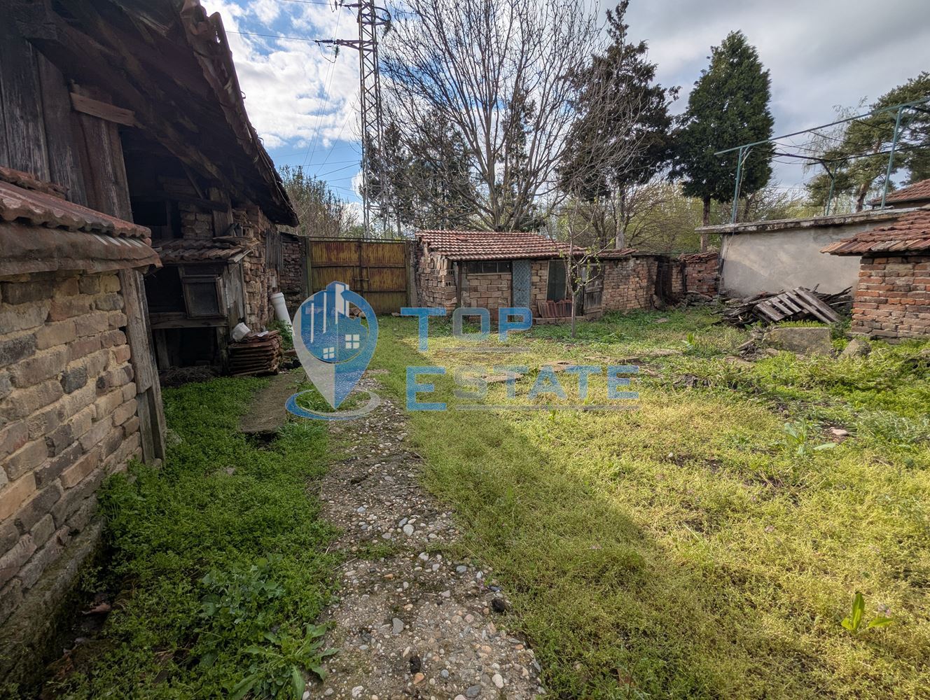 Просторна едноетажна тухлена къща в квартал Калтинец, град Горна Оряховица, област Велико Търново - 0