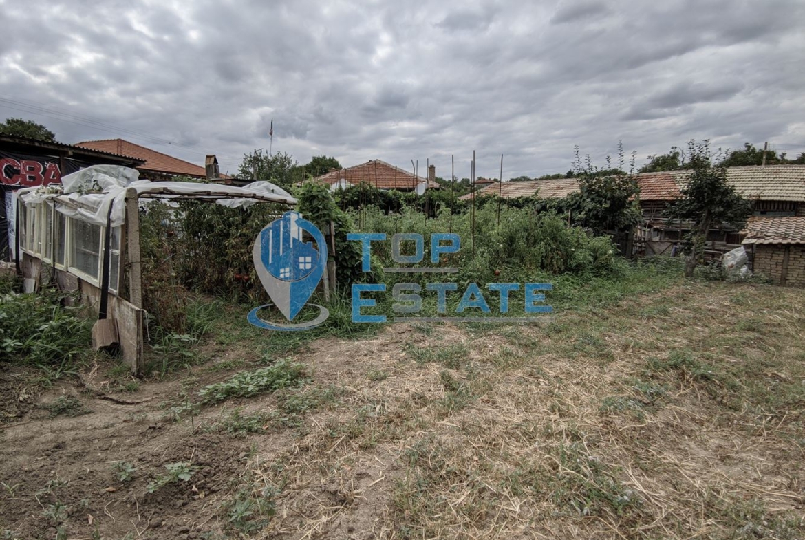 Тухлена обзаведена къща с магазин в село Сушица - 0