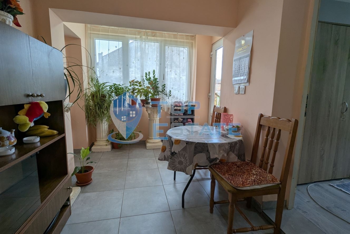 Ремонтирана тухлена къща на главната улица в село Добри дял, обл. Велико Търново - 0