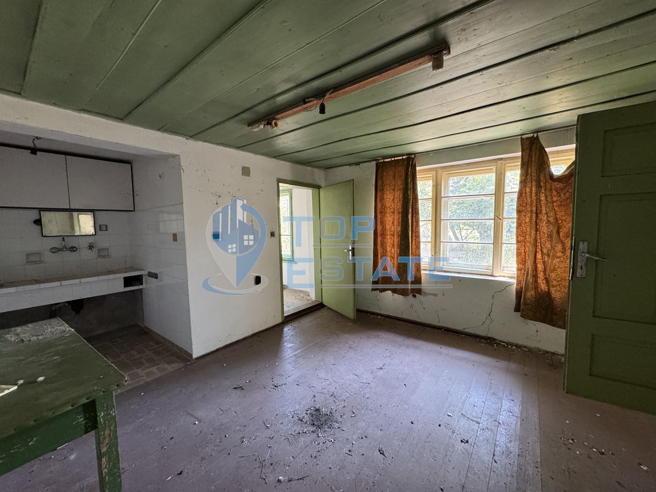 Тухлена къща с кладенец и голям двор в село Павел, област Велико Търново - 0