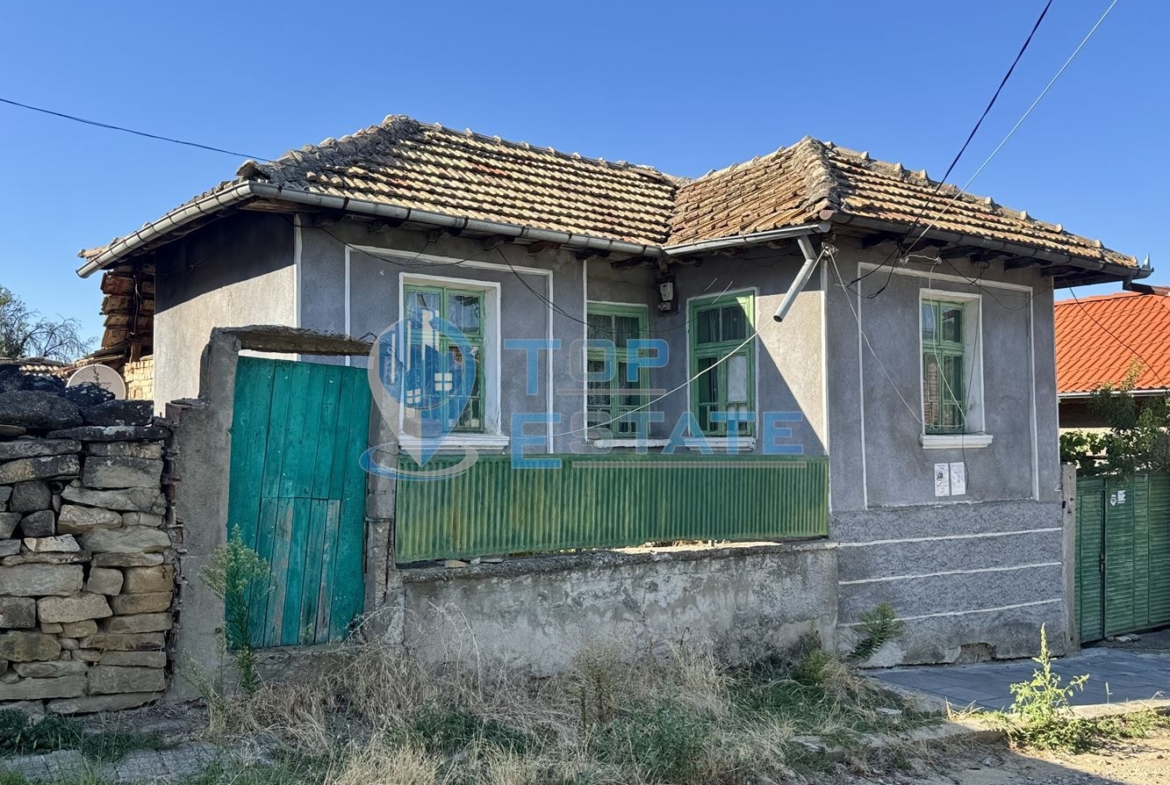 Здрава къща във високата част на село Джулюница, област Велико Търново - 0