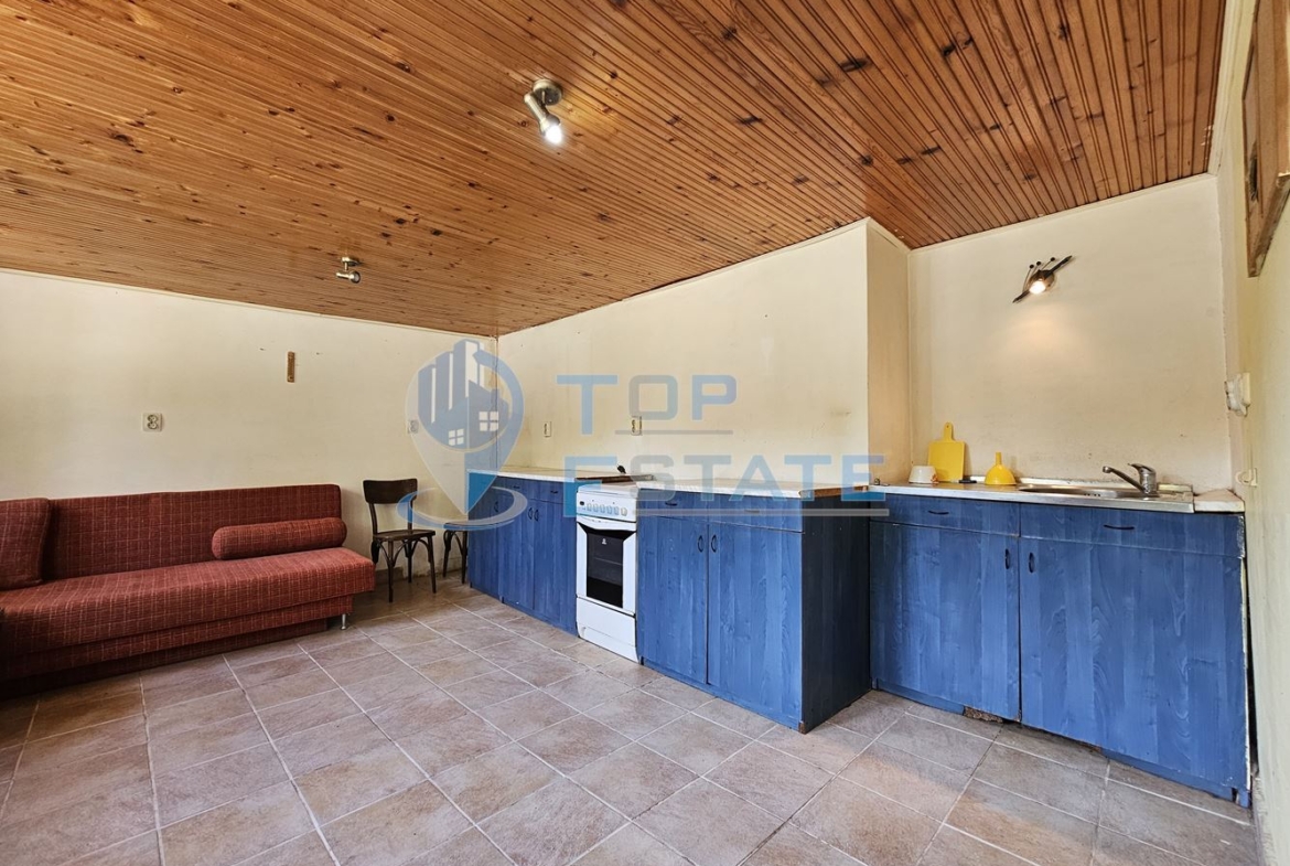 Ремонтирана и обзаведена къща с два санитарни възела в село Хотница, област Велико Търново - 0