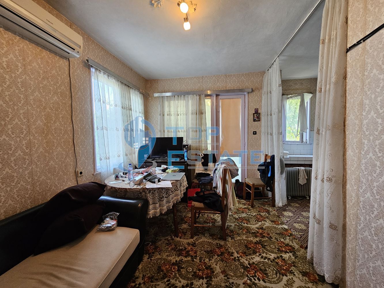 Триетажна масивна къща с двор, гараж и панорама в централната част на гр. Свищов-0 Триетажна масивна къща с двор, гараж и панорама в централната част на гр. Свищов - 0