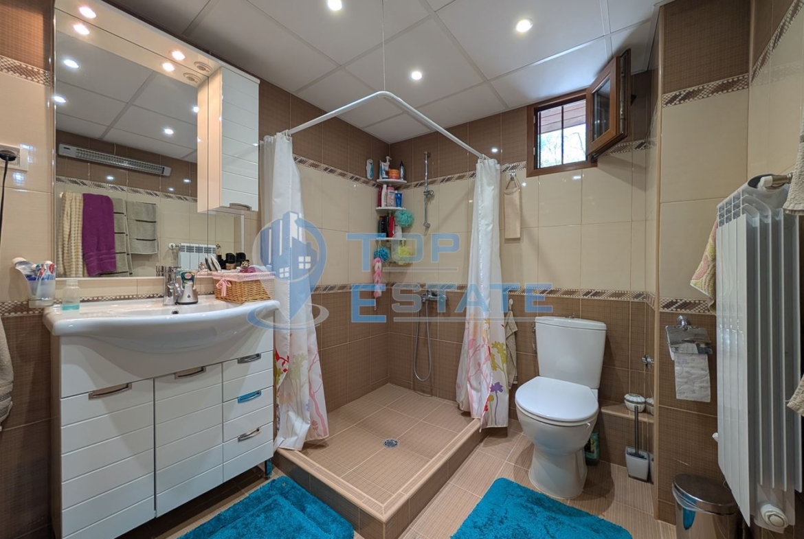 Реновирана двуетажна къща в Тревненския балкан - 0