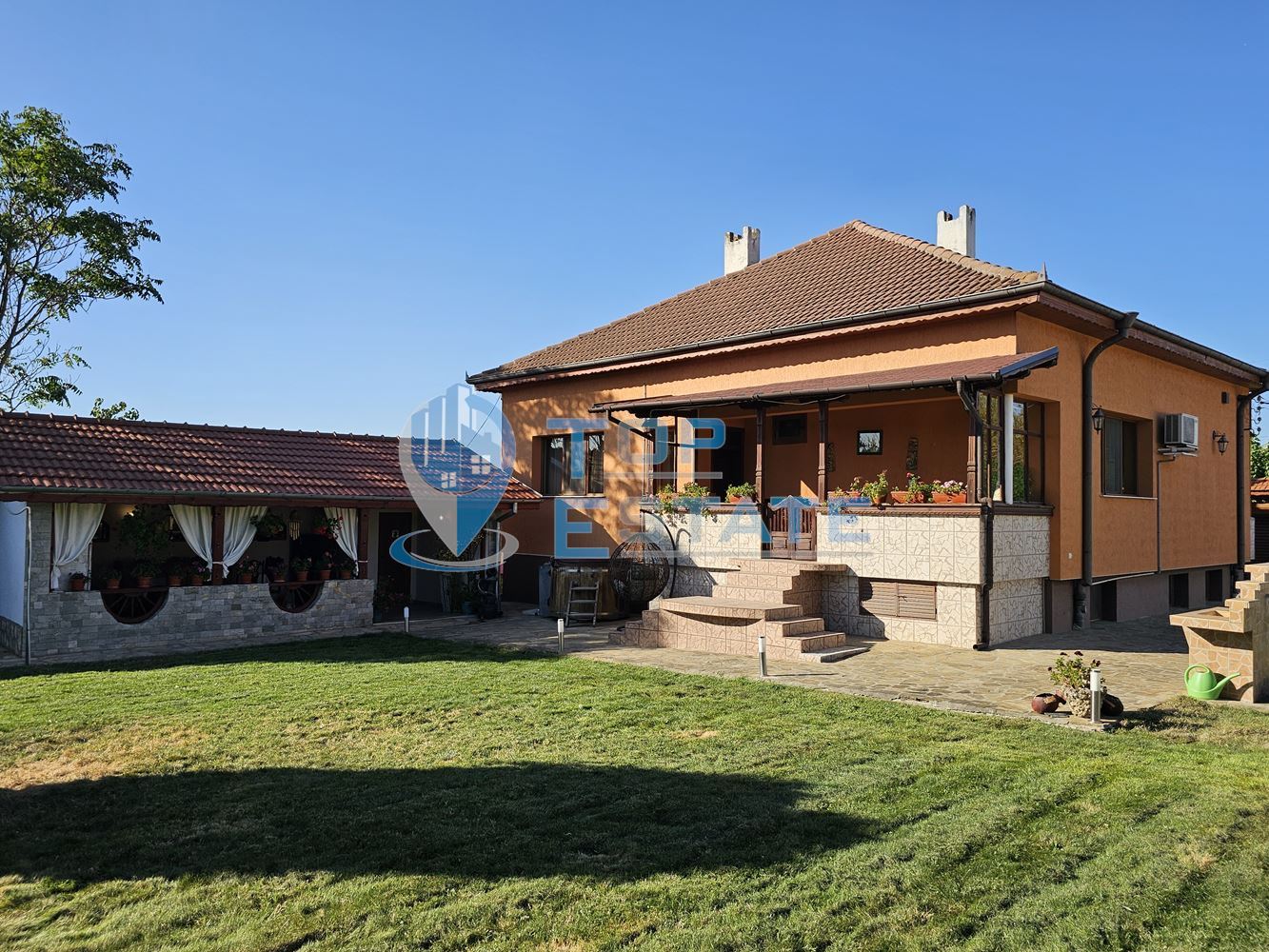 Обзаведена къща с три спални, барбекю, двор и гараж в село Поликраище, област Велико Търново-0 Обзаведена къща с три спални, барбекю, двор и гараж в село Поликраище, област Велико Търново - 0