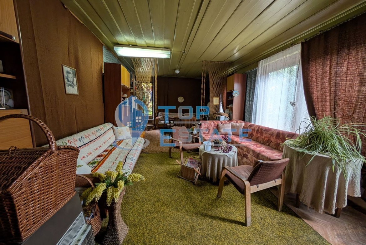 Двуетажна автентична къща с голям двор в село Лесичарка - 0