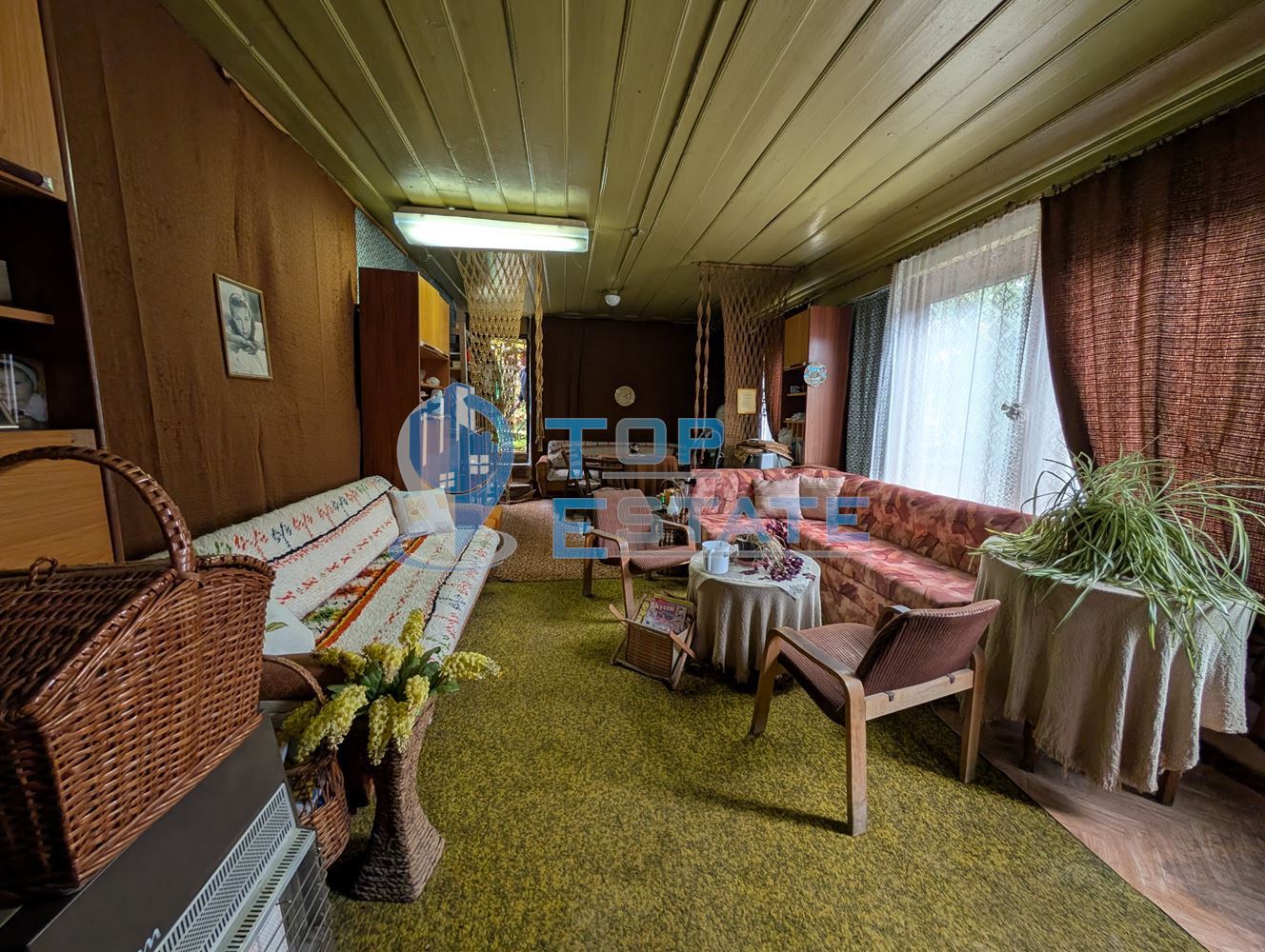 Двуетажна автентична къща с голям двор в село Лесичарка - 0