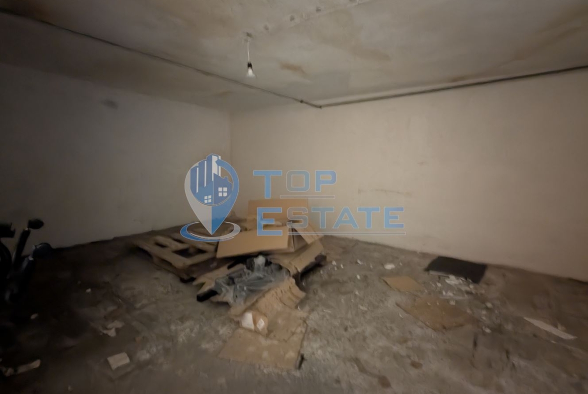 Търговско помещение на центъра на село Първомайци, област Велико Търново - 0