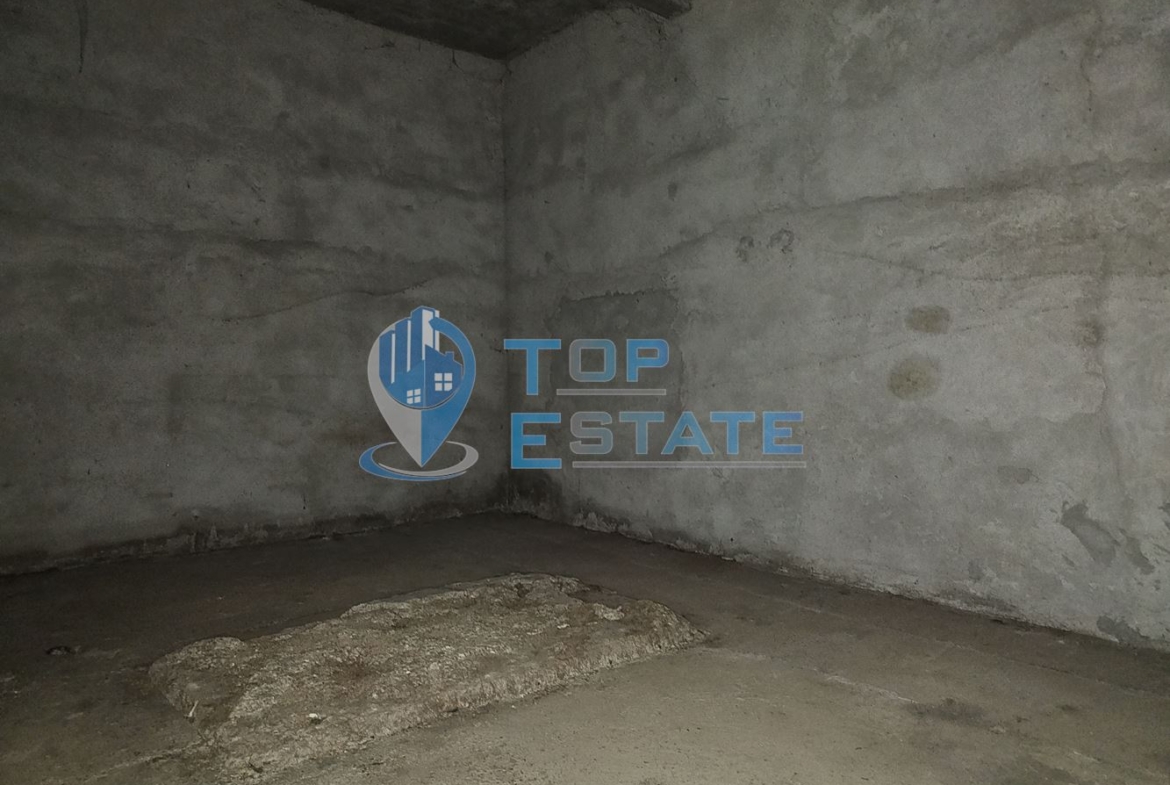 Тухлена промишлена сграда с ток и вода в с. Алеково, област Велико Търново - 0