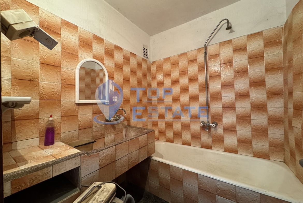 Тристаен тухлен апартамент в кв. Колю Фичето, град Велико Търново - 0