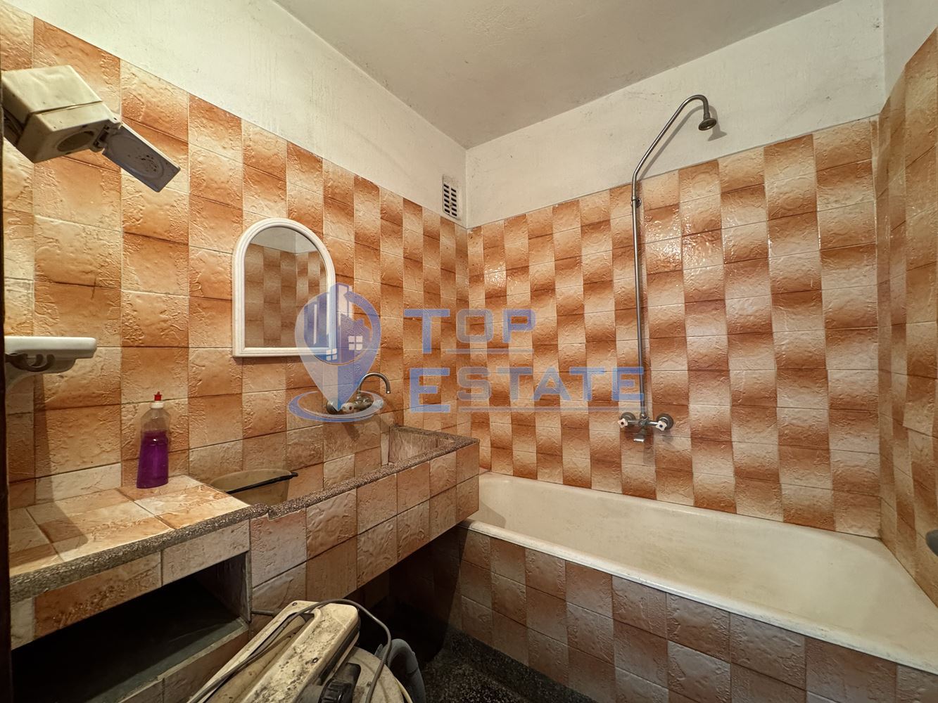 Тристаен тухлен апартамент в кв. Колю Фичето, град Велико Търново - 0