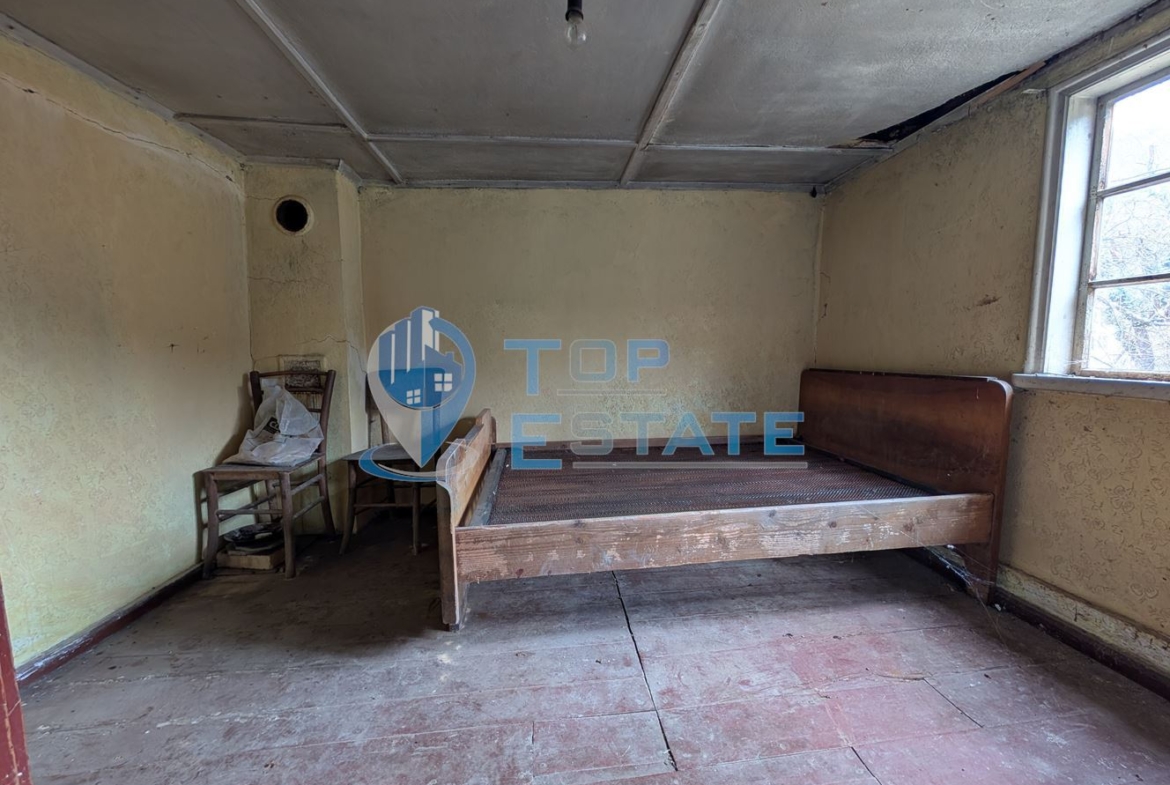 Двуетажна тухлена къща в Тревненския балкан - 0