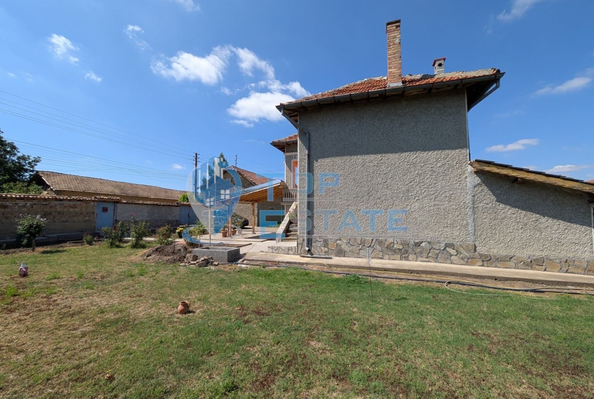 Двуетажна къща след ремонт в село Караисен - 0