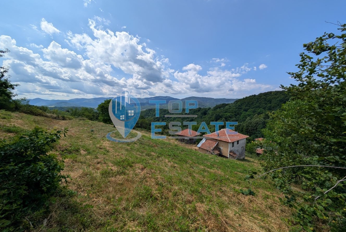 Двуетажна къща с уникална панорамна гледка в Тревненския балкан - 0