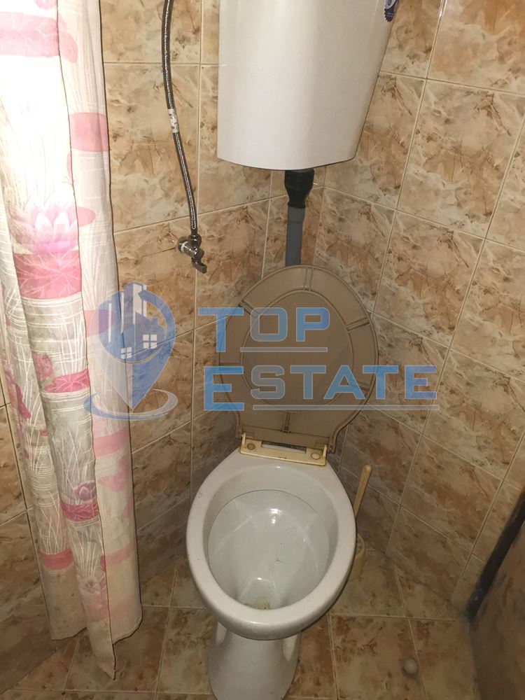 Двуетажна тухлена къща с вътрешна баня с тоалетна в с. Дъскот-0 Двуетажна тухлена къща с вътрешна баня с тоалетна в с. Дъскот - 0