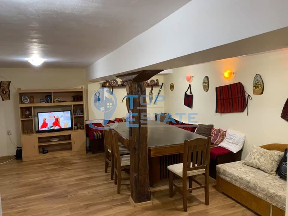 Функционираща къща за гости с басейн и панорамна гледка в село Кисьовци, област Велико Търново - 0