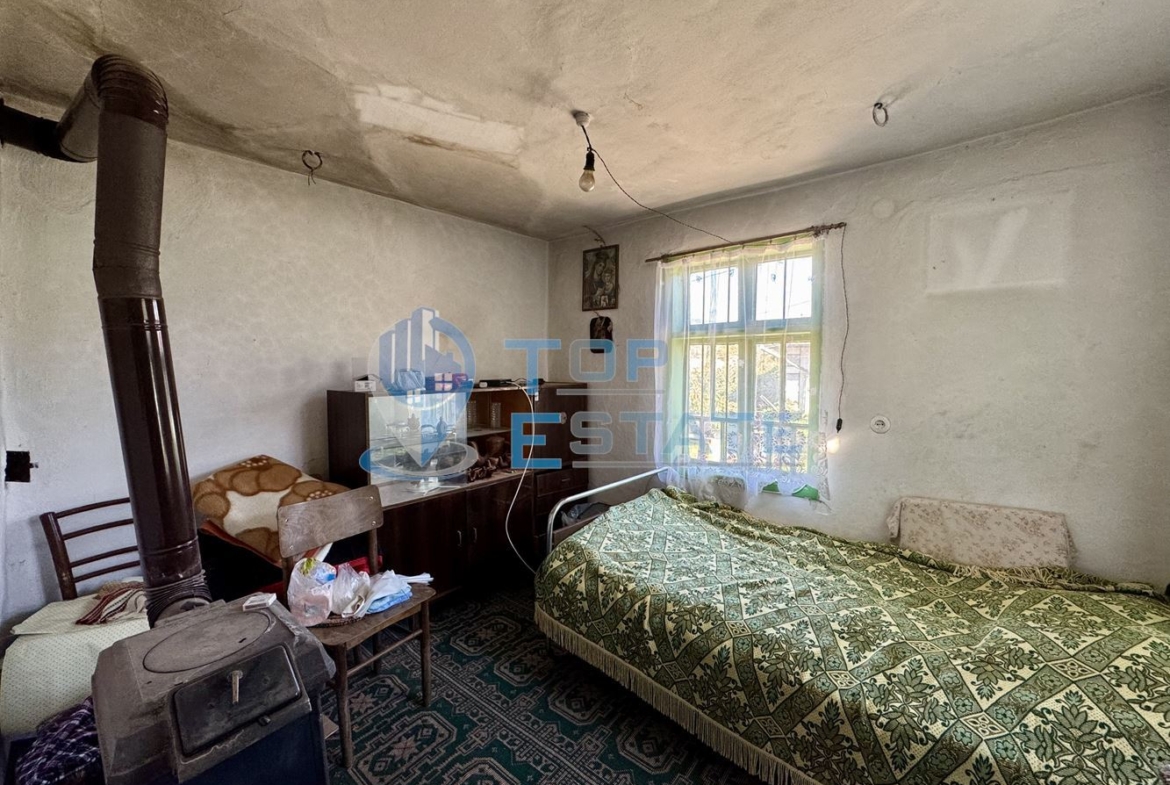 Здрава къща във високата част на село Джулюница, област Велико Търново - 0