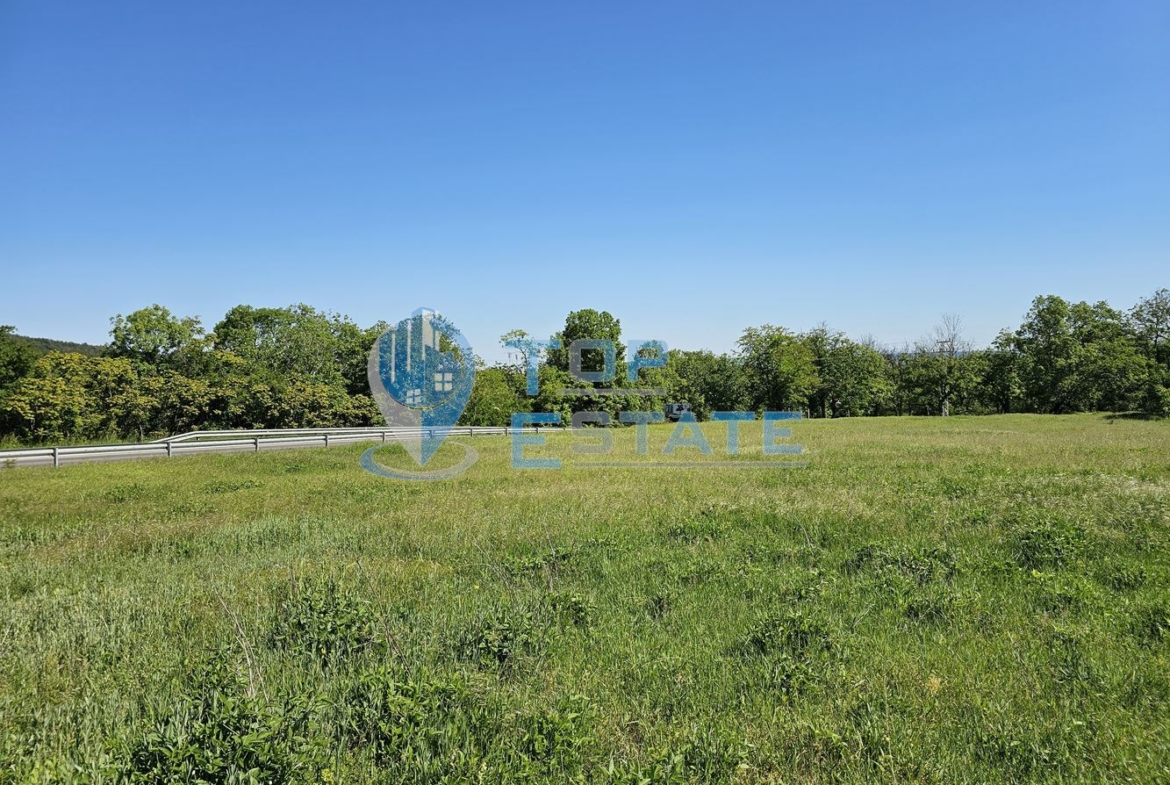 Панорамен парцел с одобрен ПУП за хотелски комплекс над град Горна Оряховица - 0