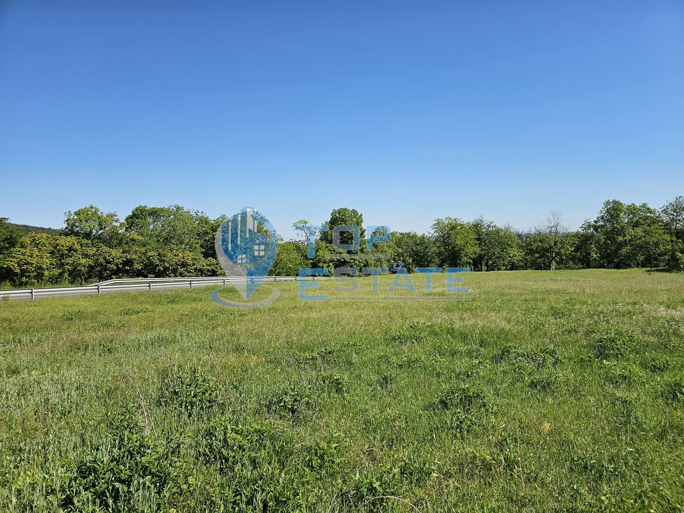 Панорамен парцел с одобрен ПУП за хотелски комплекс над град Горна Оряховица - 0