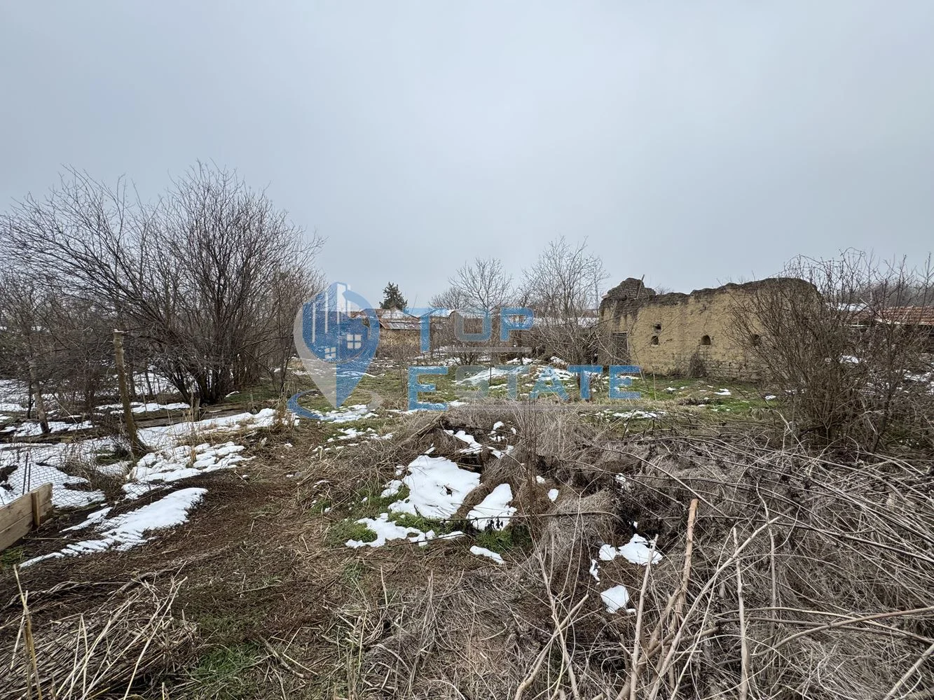 Двуетажна къща с голям двор в село Страхилово, област Велико Търново - 0
