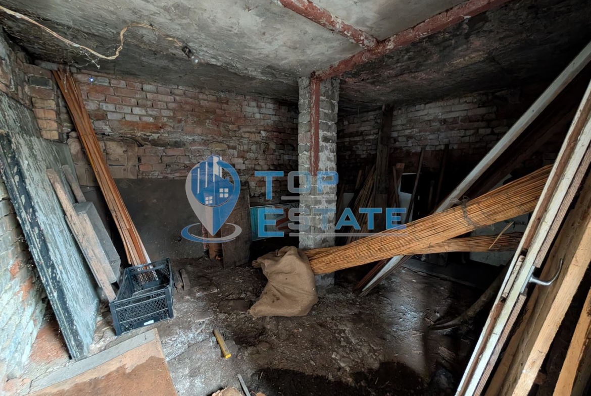 Едноетажна къща с кладенец и гараж в квартал Калтинец, град Горна Оряховица - 0