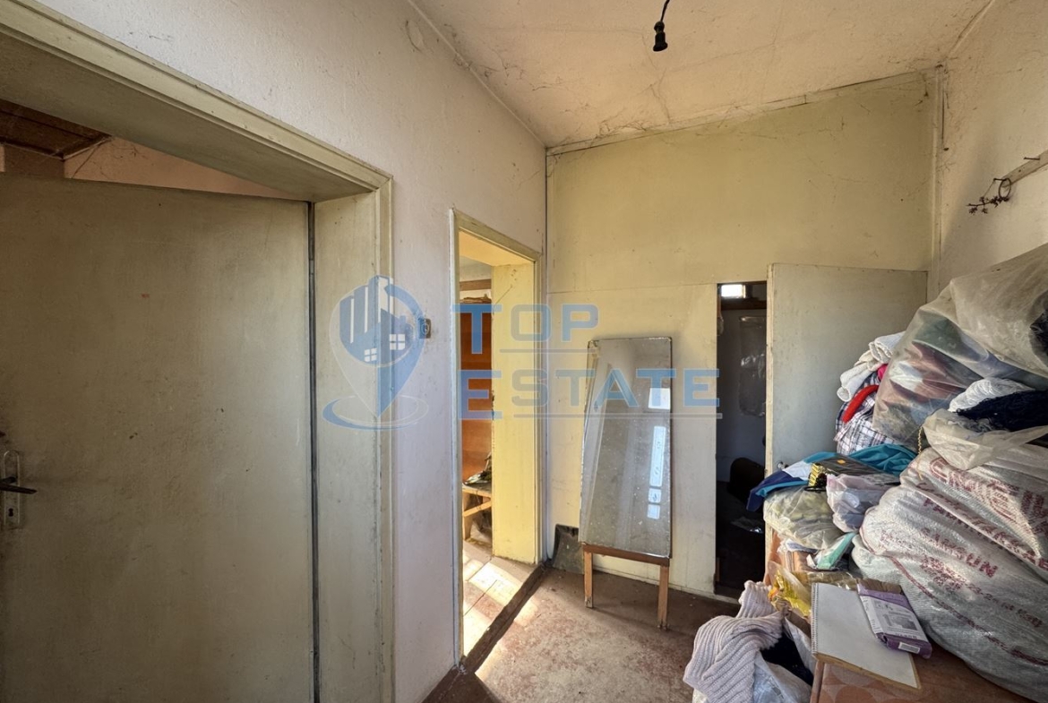 Тухлена къща с кладенец в с. Козаревец, област Велико Търново - 0