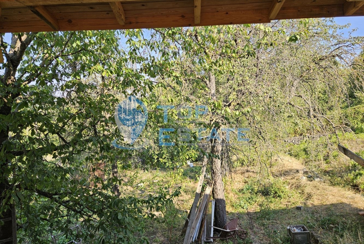 Къща с голям двор в село Горско Косово до язовир Александър Стамболийски - 0