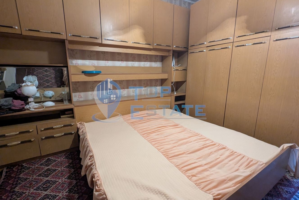 Гарсониера в тухлена сграда в близост до центъра на град Горна Оряховица, област Велико Търново - 0