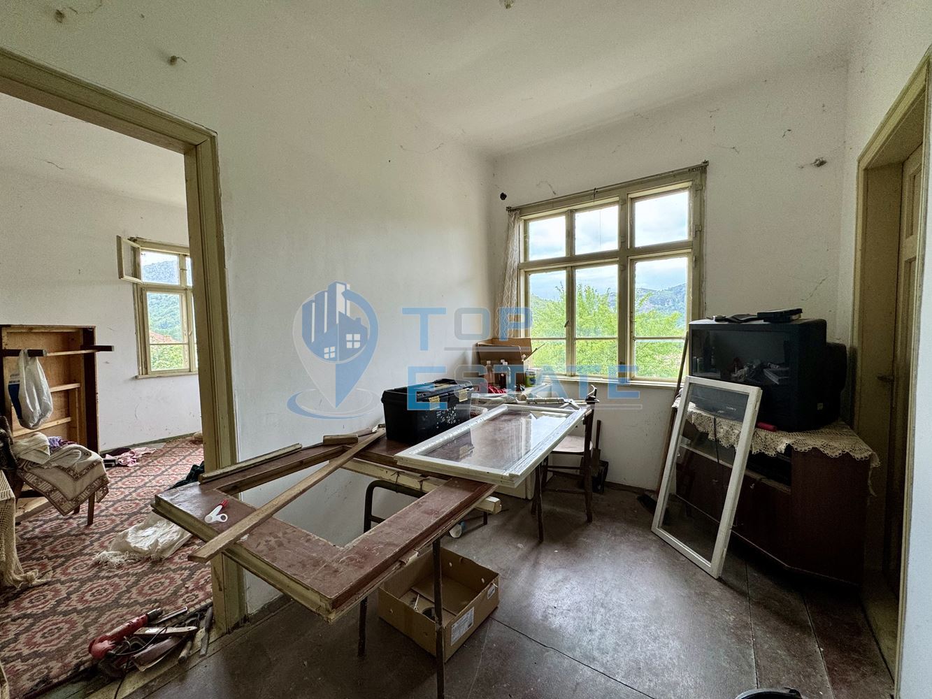 Голяма двуетажна тухлена къща в село Янтра, област Габрово. - 0