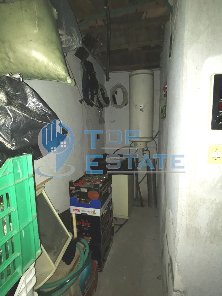 Двуетажна тухлена къща с вътрешна баня с тоалетна в с. Дъскот-0 Двуетажна тухлена къща с вътрешна баня с тоалетна в с. Дъскот - 0