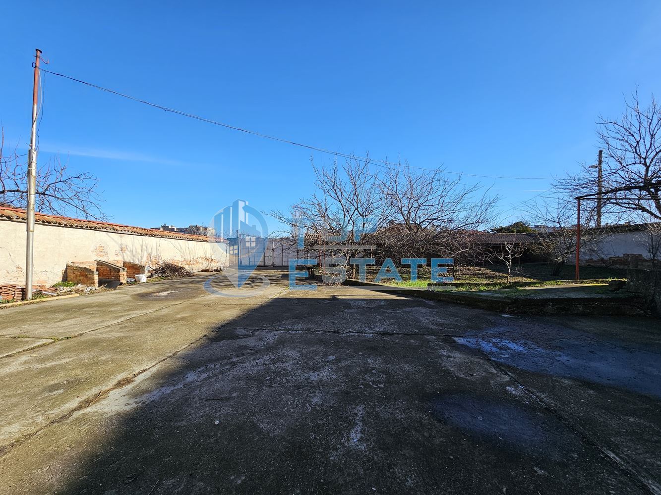 Новопостроена обзаведена къща с втора къща, голям двор и гаражи гр. Лясковец-0 Новопостроена обзаведена къща с втора къща, голям двор и гаражи гр. Лясковец - 0