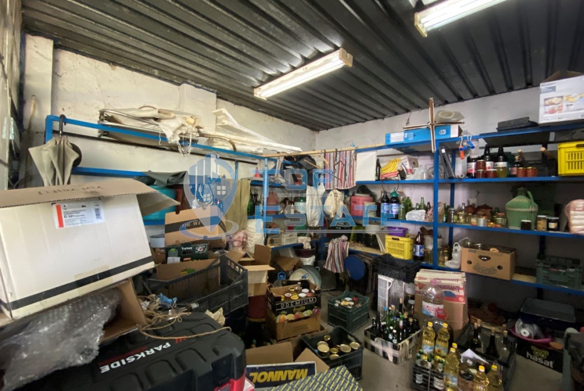 Двуетажна тухлена къща и автосервиз в с. Самоводене, област Велико Търново. - 0