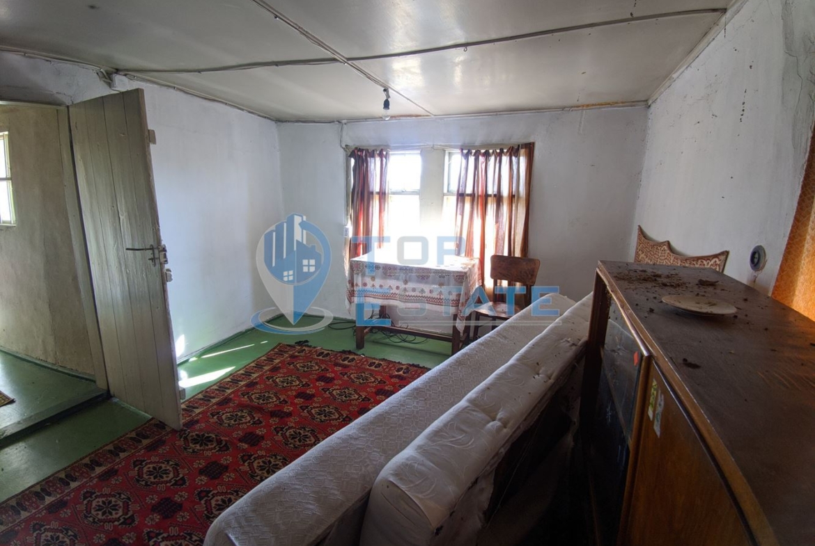 Старинна къща с голям двор в село Мусина - 0