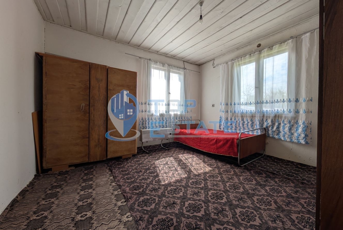 Едноетажна тухлена къща с гараж в село Павел - 0