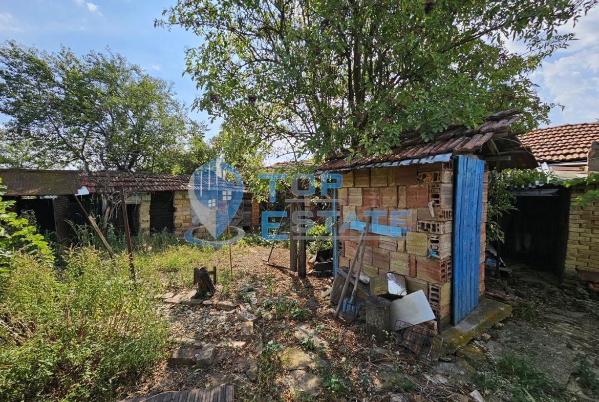 Монолитна двуетажна къща с втора къща в един двор в село Ново Градище, област Велико Търново - 0