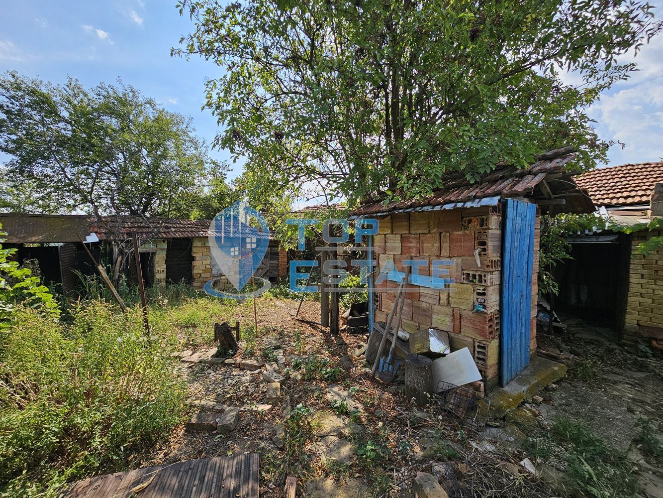 Монолитна двуетажна къща с втора къща в един двор в село Ново Градище, област Велико Търново - 0