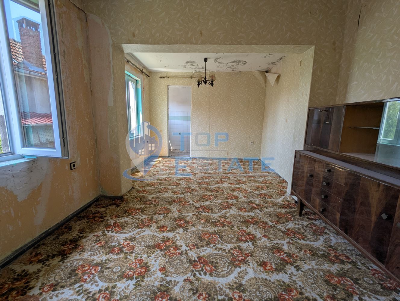 Двуетажна тухлена къща в село Драгижево, област Велико Търново - 0