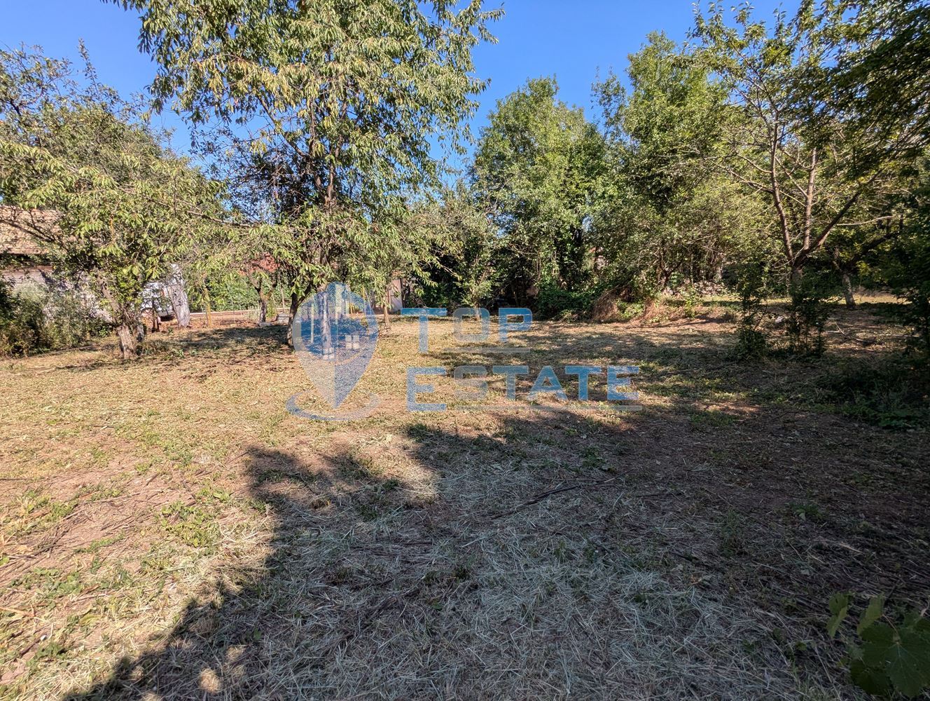 Тухлена къща на тиха и спокойна улица в село Поликраище, област Велико Търново - 0