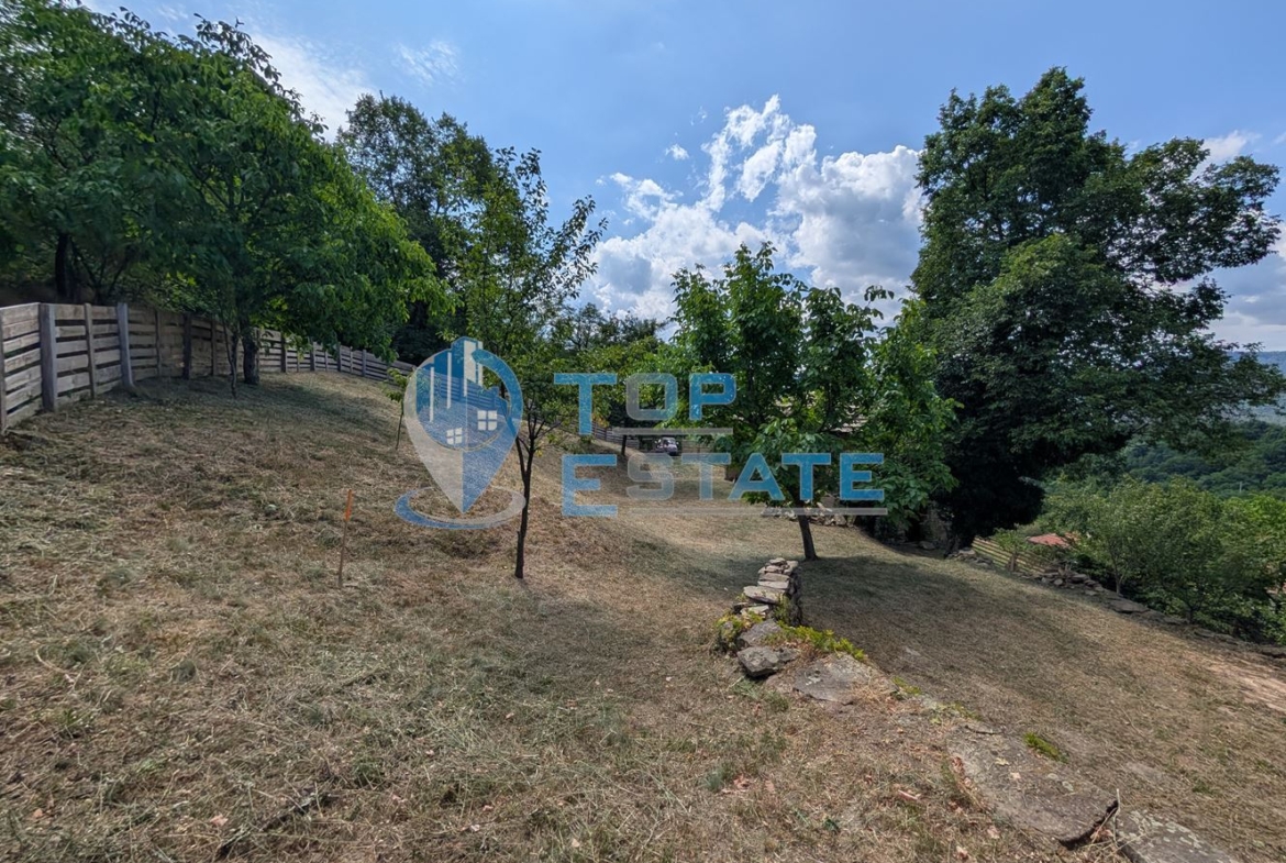 Двуетажна къща с уникална панорамна гледка в Тревненския балкан - 0