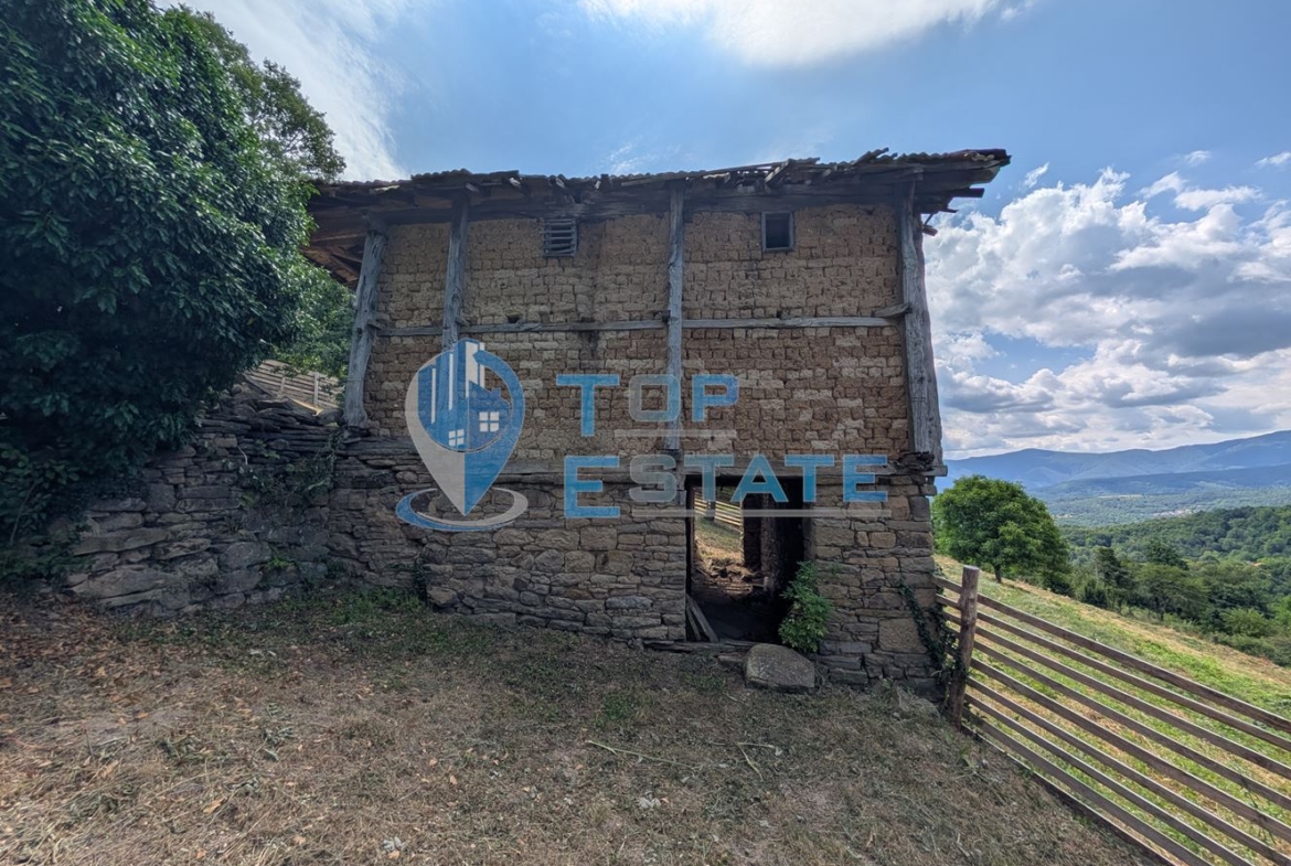 Двуетажна къща с уникална панорамна гледка в Тревненския балкан - 0