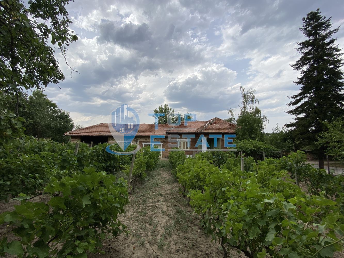 Тухлена къща с гараж в село Вързулица, област Велико Търново-0 Тухлена къща с гараж в село Вързулица, област Велико Търново - 0