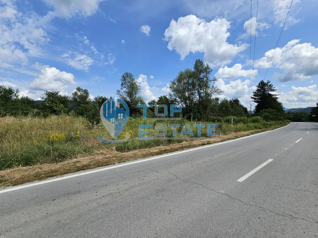 Голям парцел в гр. Елена на главен път и комплекс Тихия кът - 0