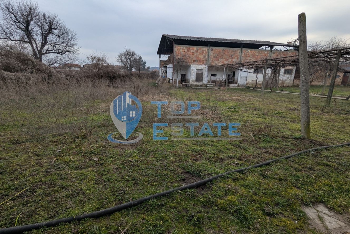 Двуетажна масивна къща в град Стражица, област Велико Търново - 0