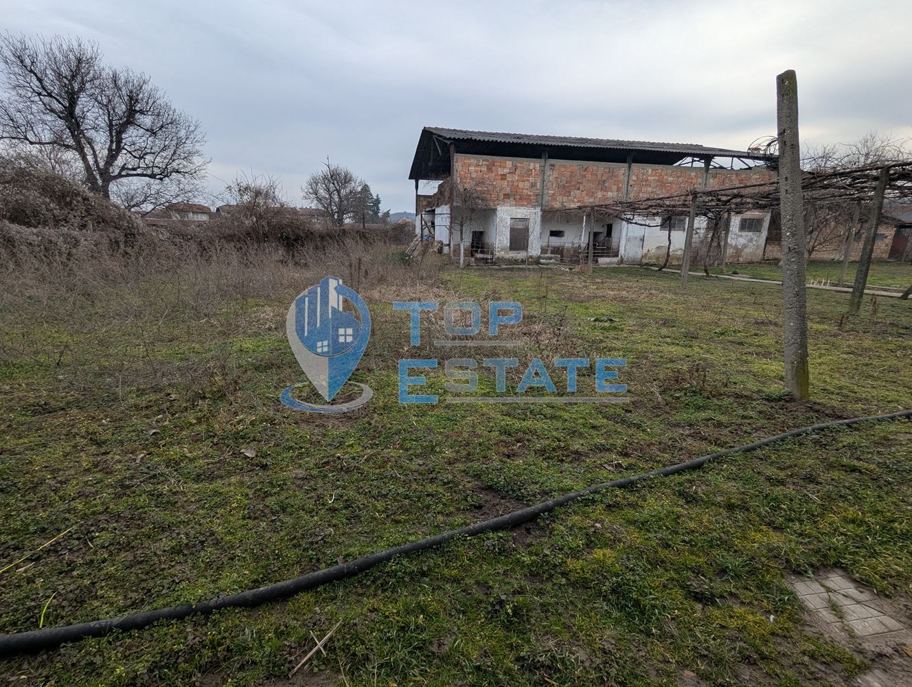 Двуетажна масивна къща в град Стражица, област Велико Търново - 0