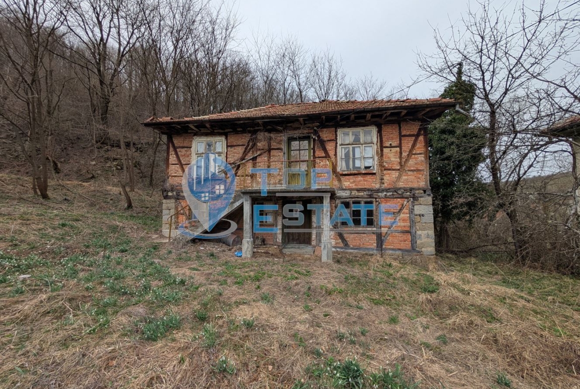 Двуетажна тухлена къща в Тревненския балкан - 0