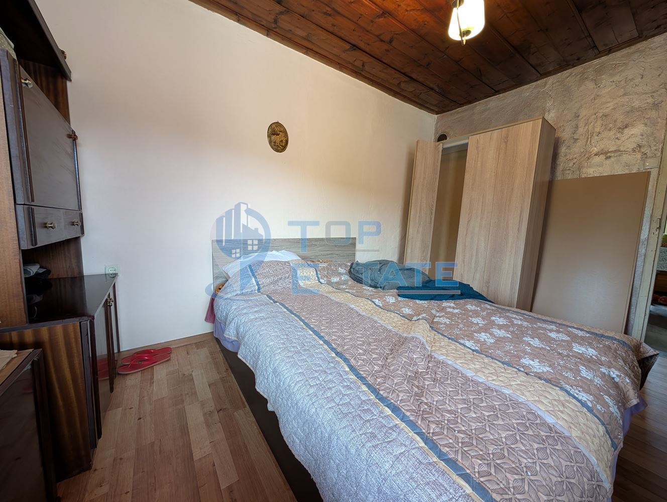 Едноетажна реновирана къща с голям двор в село Сливовица - 0